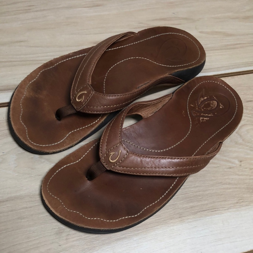 Olukai Women’s Kumu Brown Leather Flip-Flops